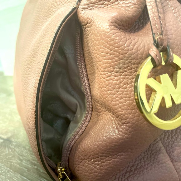 Michael Kors purse - Picture 6 of 9